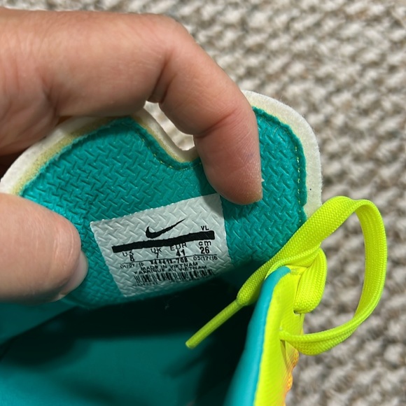 Nike Indoor Soccer Shoes - Picture 5 of 5